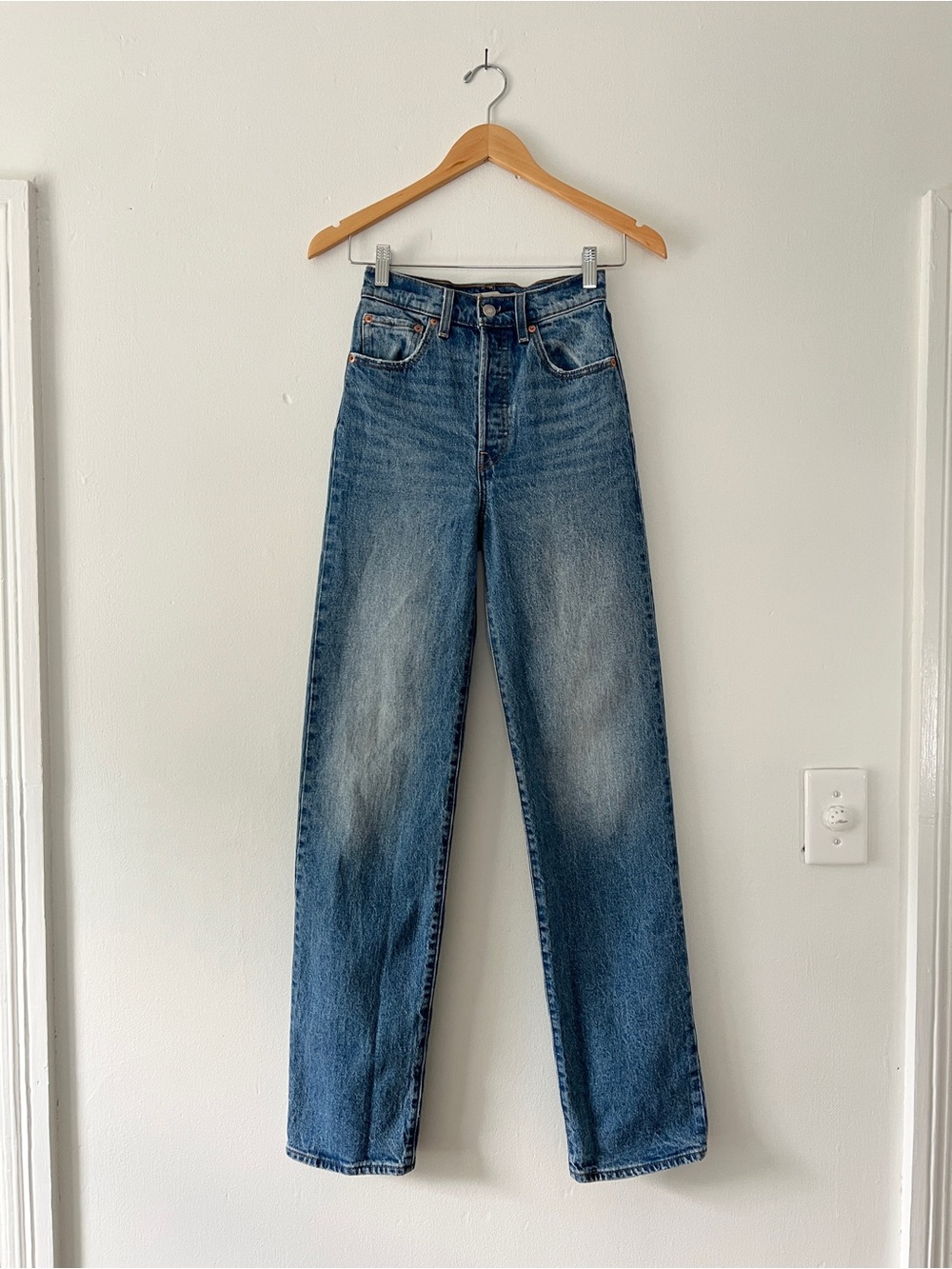Levi’s 24 Ribcage Straight Jean Dance Around Medium Blue Wash